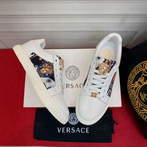 Versace Casual Shoes For Men #974619