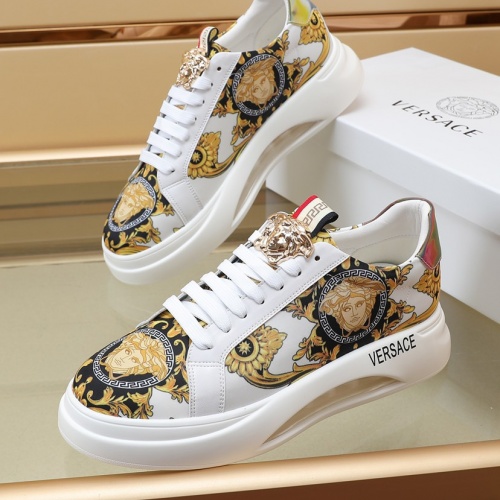Versace Casual Shoes For Men #974981