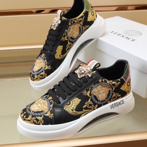 Versace Casual Shoes For Men #974982