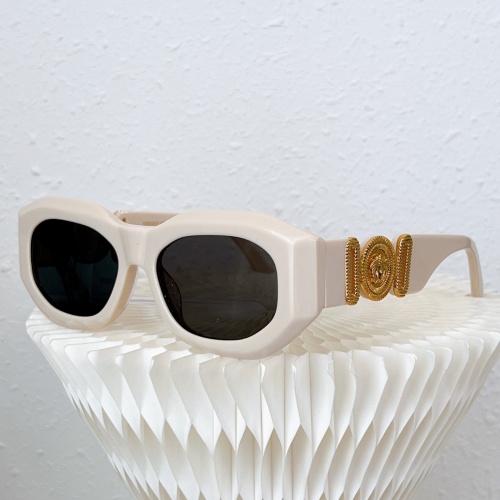 Versace AAA Quality Sunglasses #975323