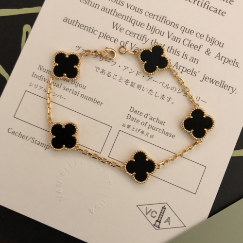 Van Cleef & Arpels Bracelets For Women #975577