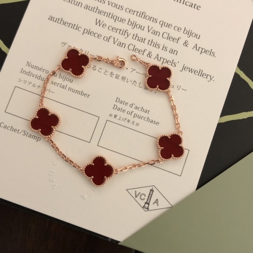 Van Cleef & Arpels Bracelets For Women #975582