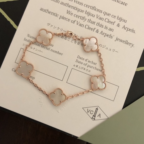 Van Cleef & Arpels Bracelets For Women #975584