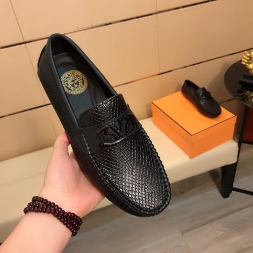 $72.00 USD Versace Leather Shoes For Men #976323