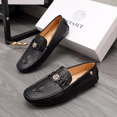 Versace Leather Shoes For Men #976391