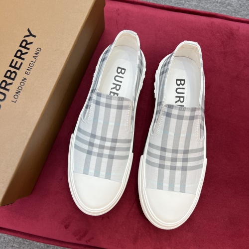 Burberry Casual Shoes For Men #976449
