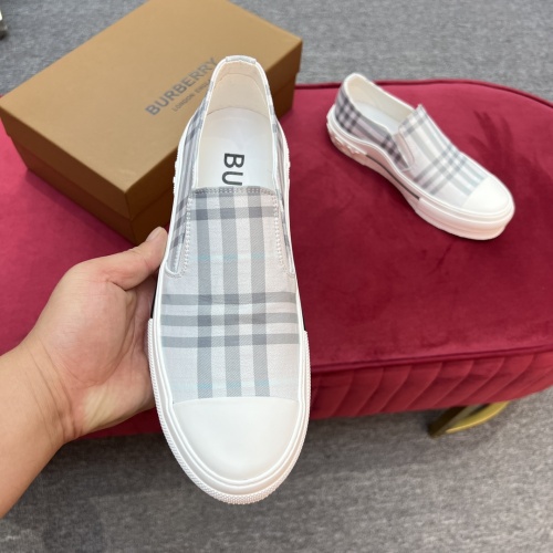 Replica Burberry Casual Shoes For Men #976449 $76.00 USD for Wholesale