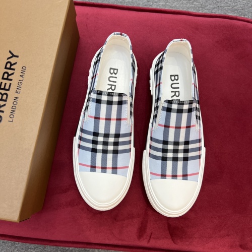 Burberry Casual Shoes For Men #976450
