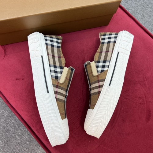 Replica Burberry Casual Shoes For Men #976456 $76.00 USD for Wholesale