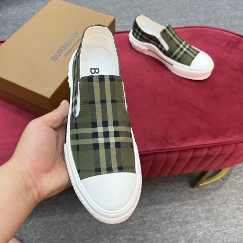 Replica Burberry Casual Shoes For Men #976458 $76.00 USD for Wholesale