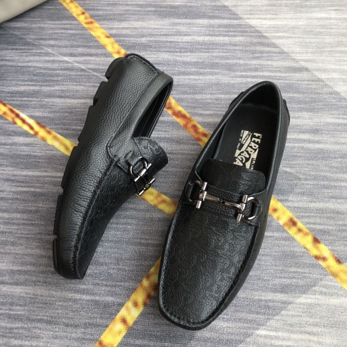 Salvatore Ferragamo Leather Shoes For Men #976560