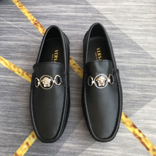 Versace Leather Shoes For Men #976569