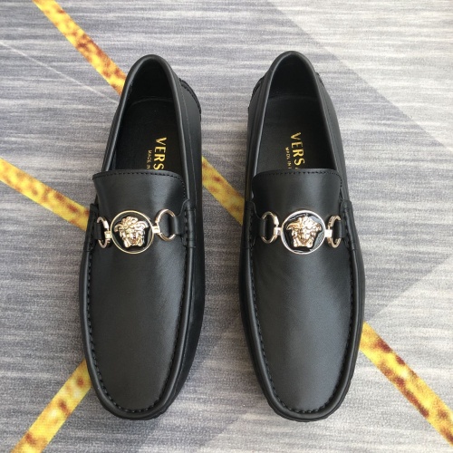 Versace Leather Shoes For Men #976570