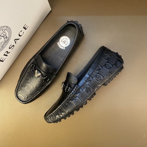 Versace Leather Shoes For Men #976580