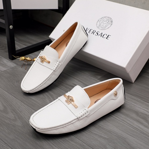 Versace Leather Shoes For Men #976589