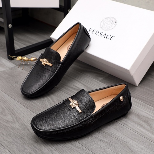 Versace Leather Shoes For Men #976591
