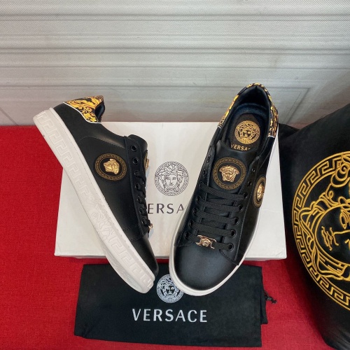 Versace Casual Shoes For Men #976620