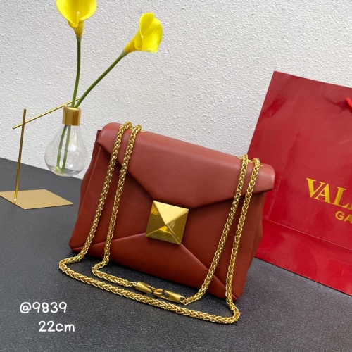 Valentino AAA Quality Messenger Bags For Women #976885