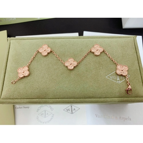 Van Cleef & Arpels Bracelets For Women #977797