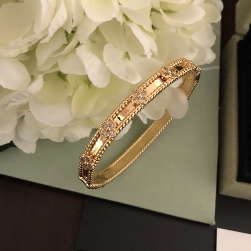 Van Cleef & Arpels Bracelets For Women #980185