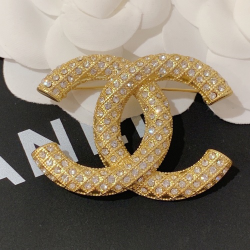 Chanel Brooches For Women #980549