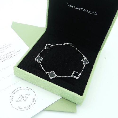 Van Cleef & Arpels Bracelets For Women #980985