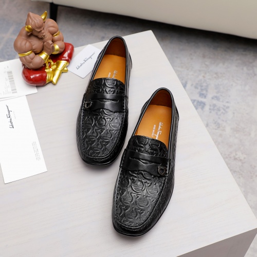 Salvatore Ferragamo Leather Shoes For Men #981206
