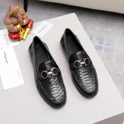 Salvatore Ferragamo Leather Shoes For Men #981288