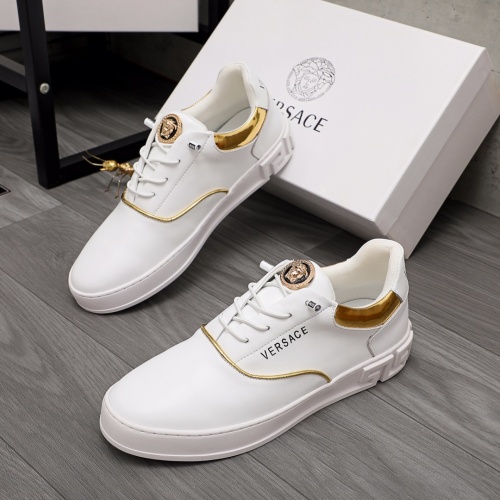 Versace Casual Shoes For Men #981433