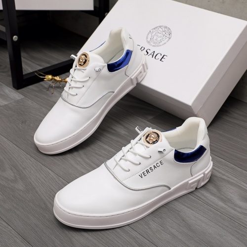 Versace Casual Shoes For Men #981434
