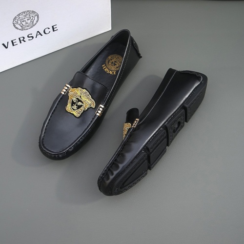 Versace Leather Shoes For Men #981447