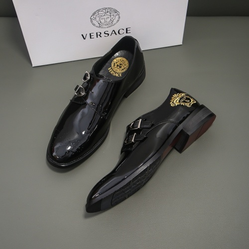 Versace Leather Shoes For Men #982376