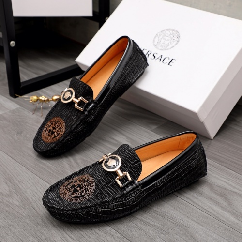 Versace Leather Shoes For Men #983855