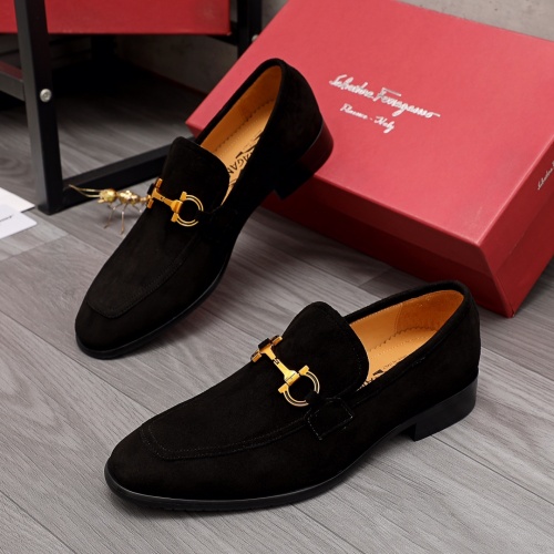Salvatore Ferragamo Leather Shoes For Men #983919