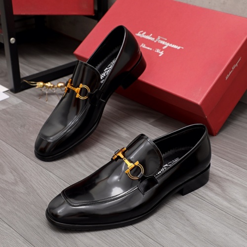 Salvatore Ferragamo Leather Shoes For Men #983927
