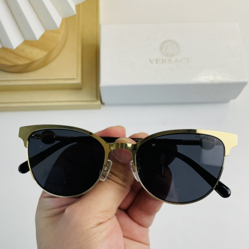 Versace AAA Quality Sunglasses #984248
