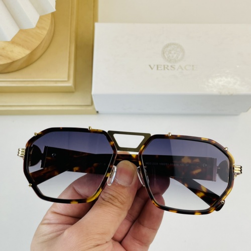 Versace AAA Quality Sunglasses #984296