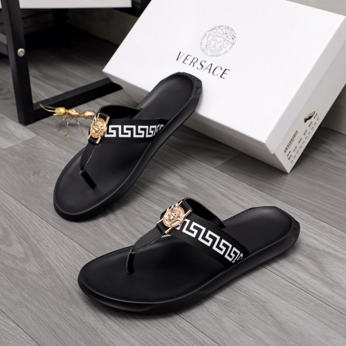 Versace Slippers For Men #984313
