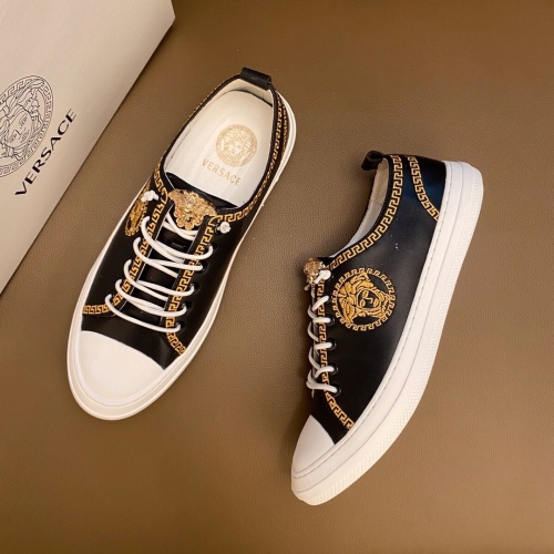 Versace Casual Shoes For Men #985384