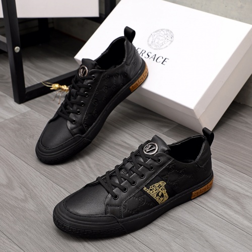 Versace Casual Shoes For Men #985487