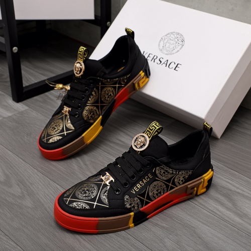 Versace Casual Shoes For Men #985489
