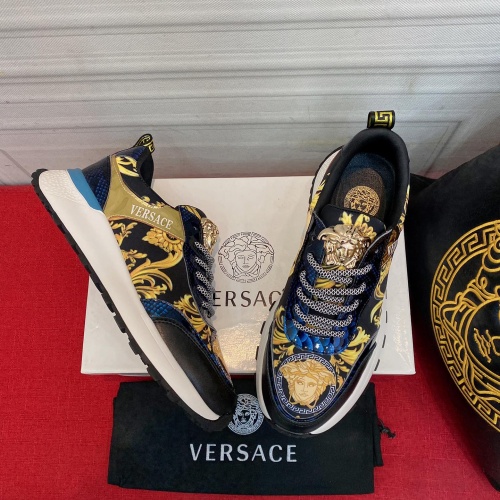 Versace Casual Shoes For Men #985520