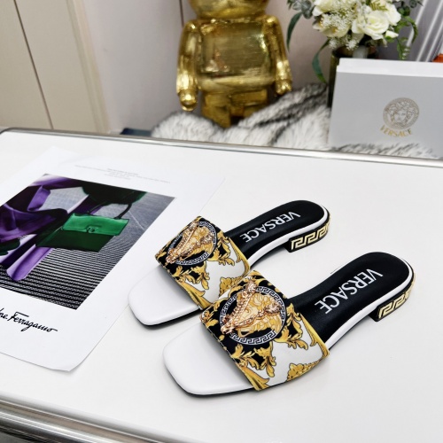 Versace Slippers For Women #986670
