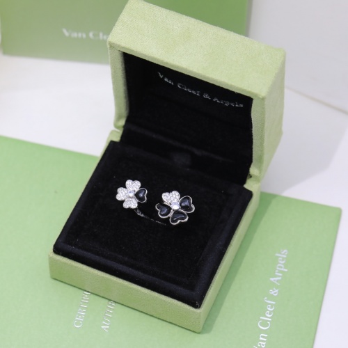 Replica Van Cleef & Arpels Rings For Women #988029 $42.00 USD for Wholesale