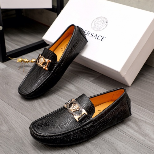 Versace Leather Shoes For Men #988569