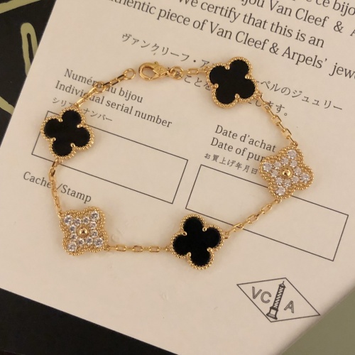 Van Cleef & Arpels Bracelets For Women #988724