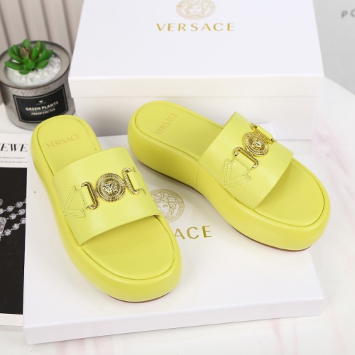Versace Slippers For Women #989592
