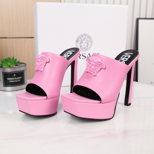Versace Slippers For Women #989610
