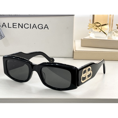 $60.00 USD Balenciaga AAA Quality Sunglasses #991333