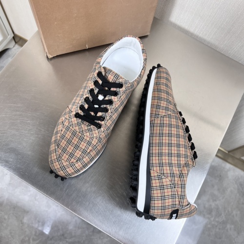 Burberry Casual Shoes For Men #992127